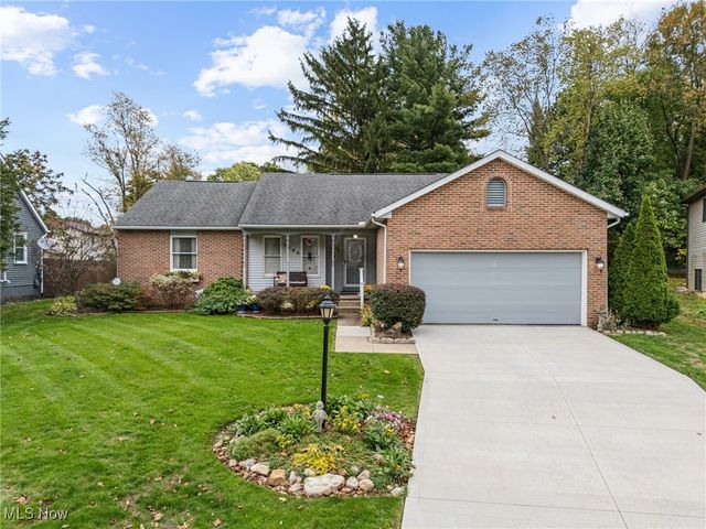 1482 Democracy Dr NW, North Canton, OH 44720