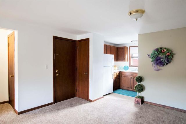 61 Van Deene Ave  #4f14dd850, West Springfield, MA 01089