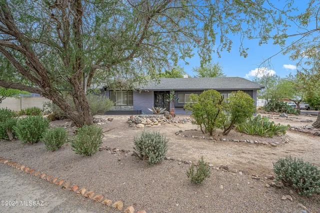 8302 E  Kenyon Dr, Tucson, AZ 85710