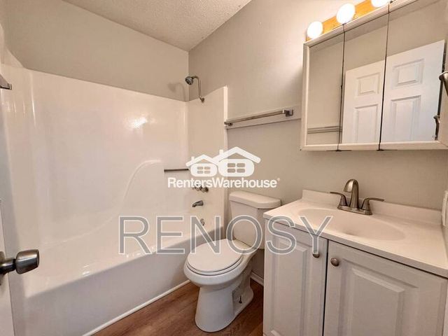 830 Hartford Ave, Des Moines, IA 50315