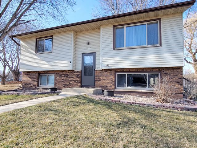 1815 42nd St NW, Rochester, MN 55901