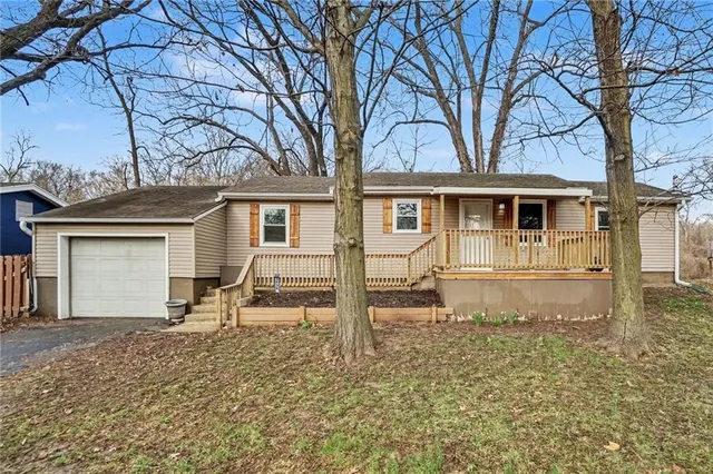 3636 NE Antioch Rd, Kansas City, MO 64117