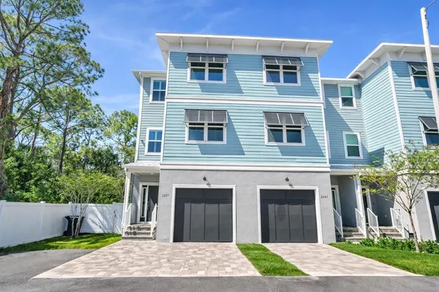 1237 Savona Dr   NE, Saint Petersburg, FL 33702