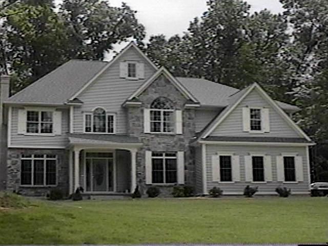 9 Kingfisher Ln, Suffield, CT 06078