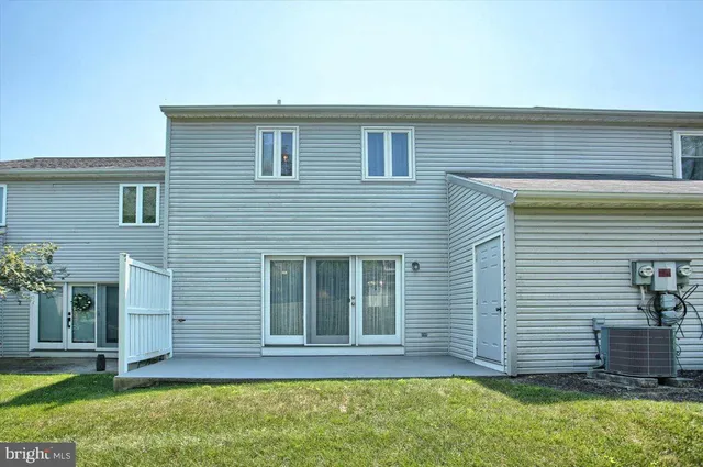 1810 Creek View Dr, New Cumberland, PA 17070