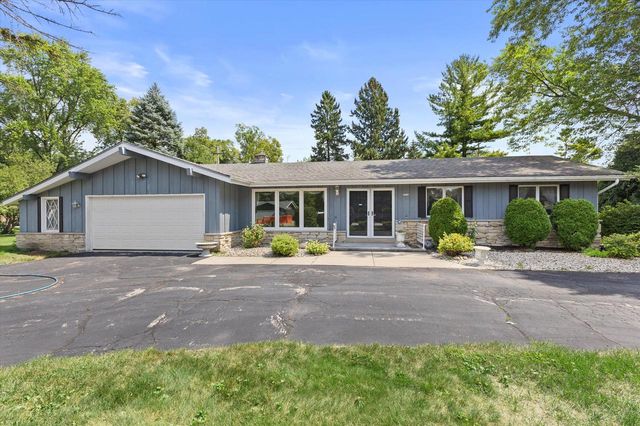 2310 Guinevere DRIVE, Brookfield, WI 53045
