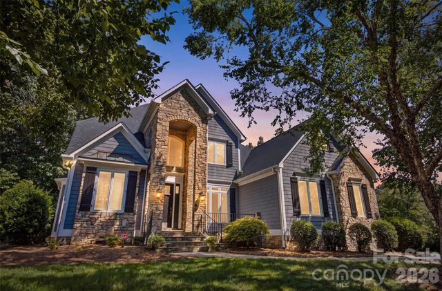 221 Whiterock Dr, Mount Holly, NC 28120