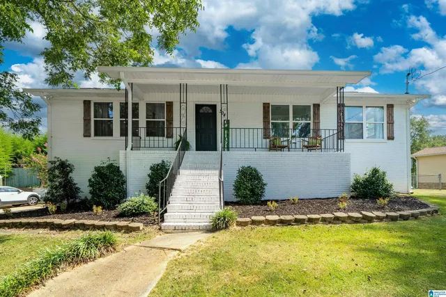 304 Mozelle Cir, Gardendale, AL 35071
