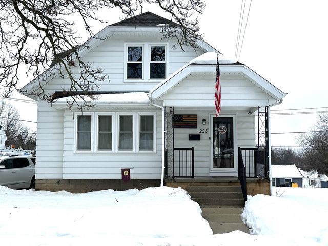 228 S  11th Ave, West Bend, WI 53095