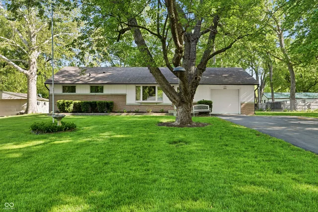 2844 Canterbury Ln, Indianapolis, IN 46220