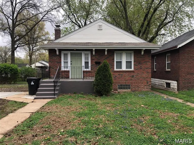 1322 Sheridan Dr, Saint Louis, MO 63132