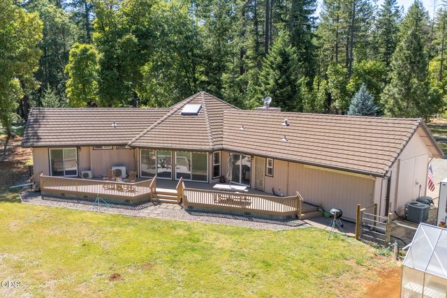 1133 Idlewild Dr, Cave Junction, OR 97523