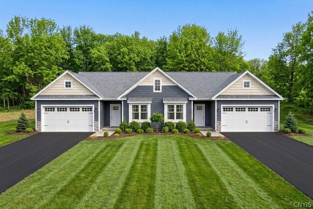 2B Free Fall Ln, Syracuse, NY 13215