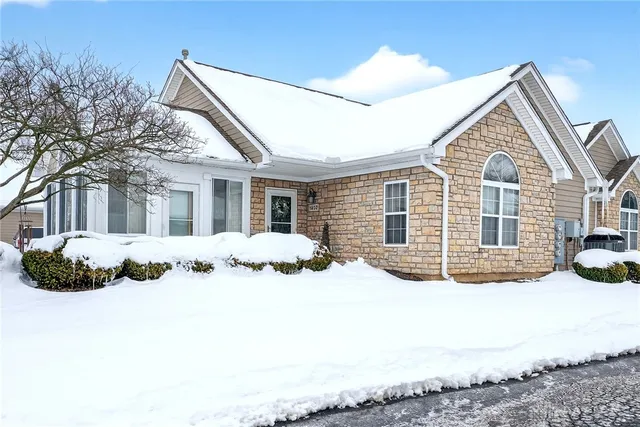 1632 Turnberry Village Dr, Dayton, OH 45458