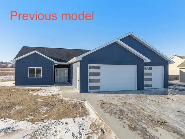 3708 45th St SE, Minot, ND 58701