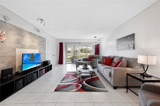 2751 N Palm Aire Dr #102, Pompano Beach, FL 33069