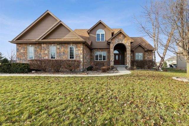 2944 NW 167th St, Clive, IA 50325