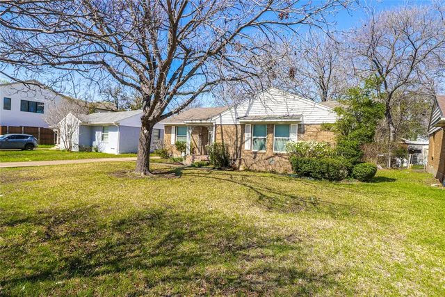 3729 Almazan Dr, Dallas, TX 75220