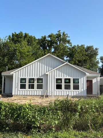 4338 Brinkley St #A/B, Houston, TX 77051