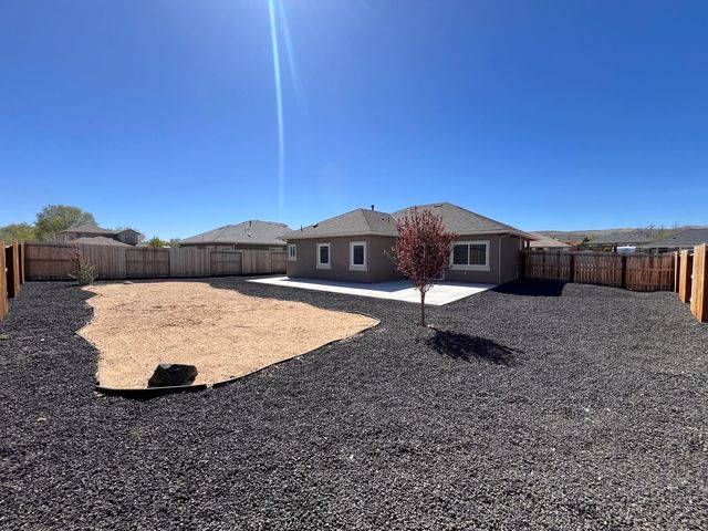 2226 Windrow Dr, Fernley, NV 89408