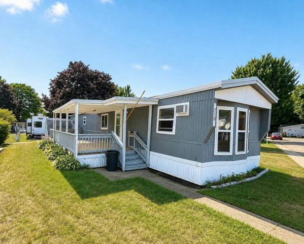 318 Birch Trail Dr, Pt Sanilac, MI 48469