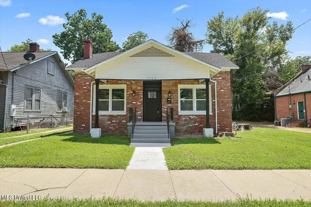 1204 Jackson St, Vicksburg, MS 39183