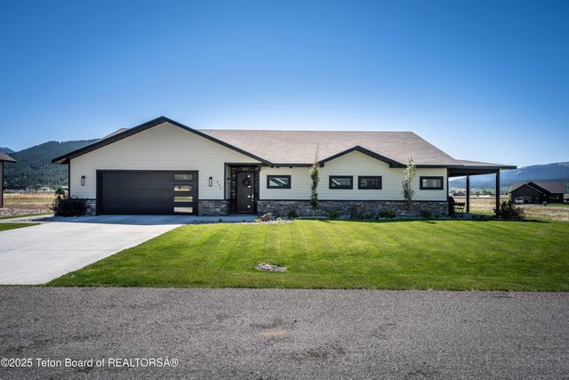 225 Sweetgrass Trl, Alpine, WY 83128
