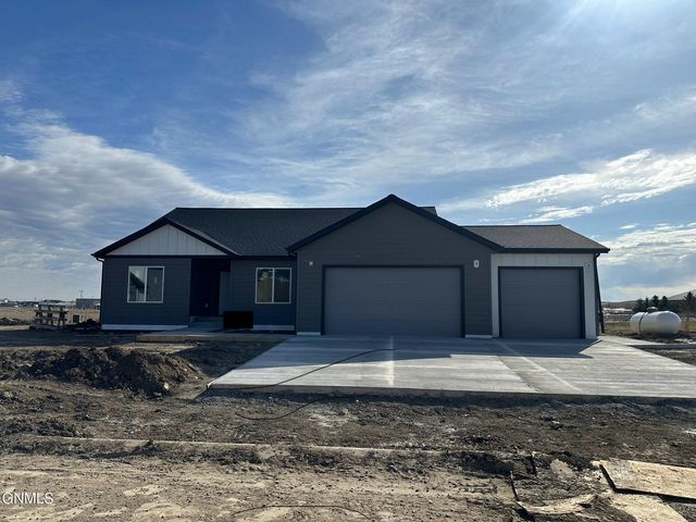 1234 9th St SW, Watford City, ND 58854