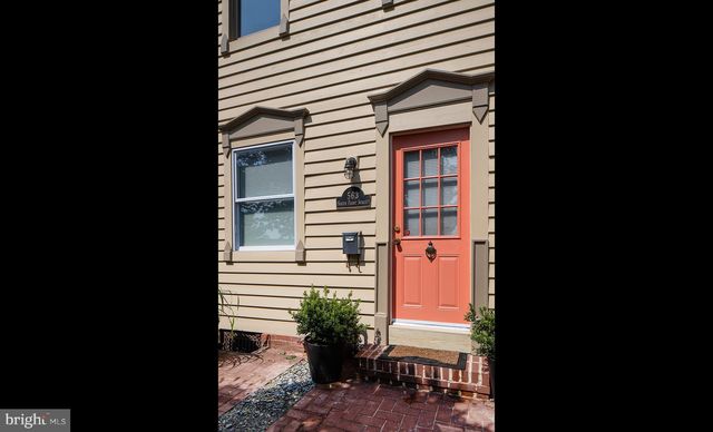 563 S  Front St, Harrisburg, PA 17104