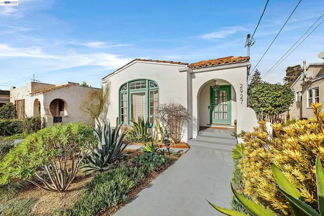 2927 Seminary Ave, Oakland, CA 94605