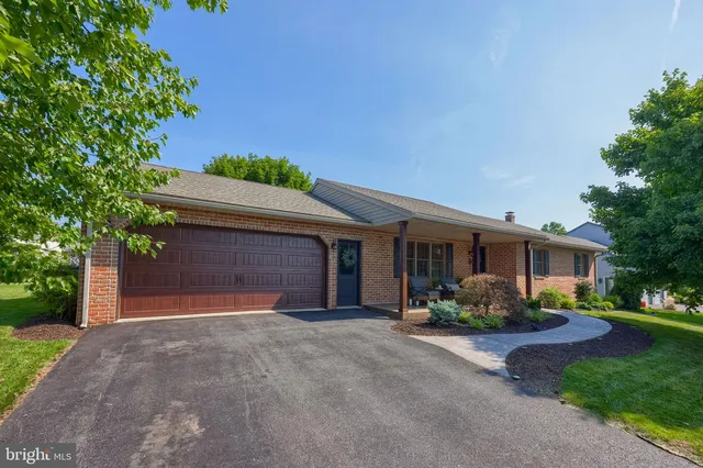 84 Clover Dr, Denver, PA 17517