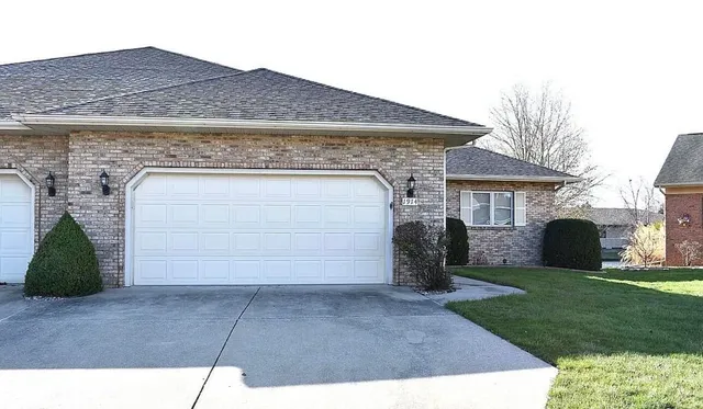 1914 Sun Mill Ct, Springfield, IL 62704