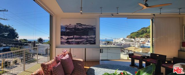 201 Entrada Dr, Santa Monica, CA 90402
