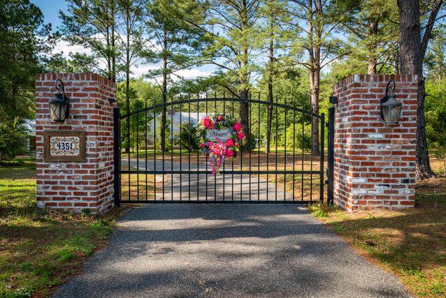 4351 Poverty Creek Rd, Crestview, FL 32539