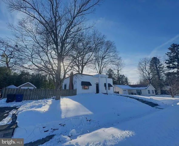 426 Merritt Dr, Mount Holly, NJ 08060