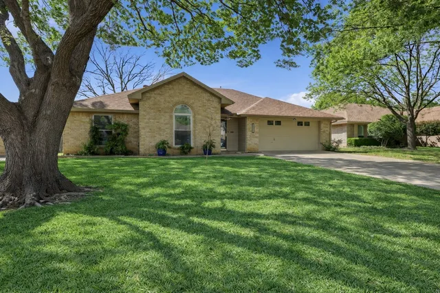 2021 N  Lake Trl, Denton, TX 76201