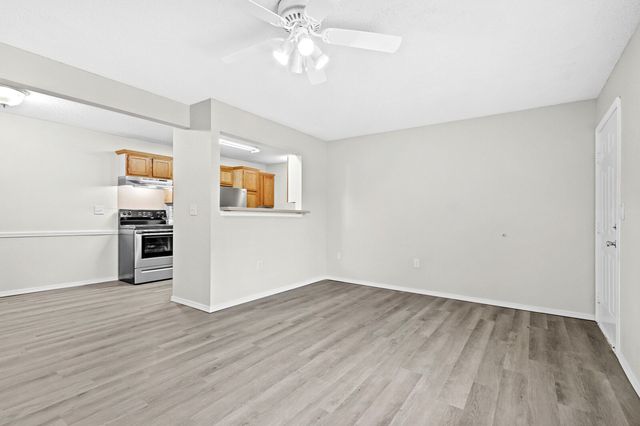5325 N  Oak St #H-201, Springdale, AR 72764