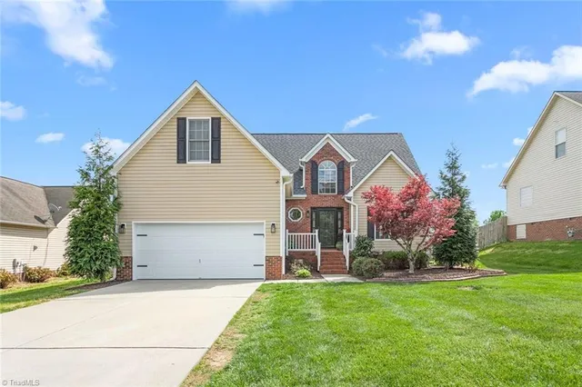 108 Brightleaf Ct, Archdale, NC 27263