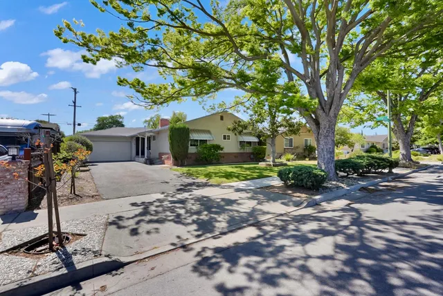 1924 Rosswood Dr, San Jose, CA 95124