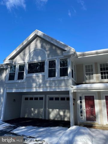 401 Country Place Dr, Lancaster, PA 17601