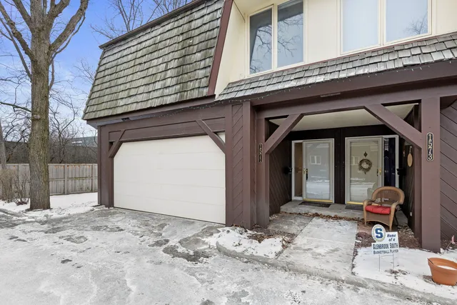 1571 Winnetka Rd, Glenview, IL 60025