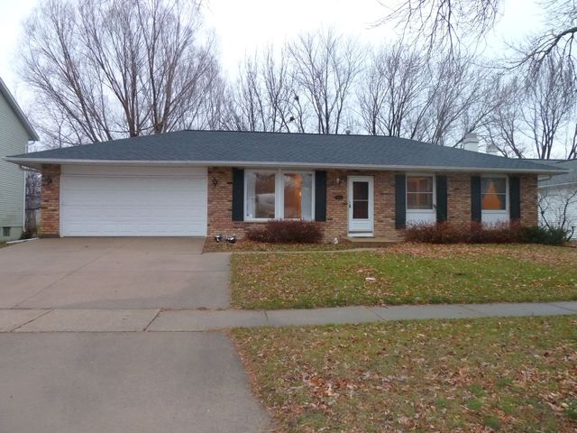 3698 Willowood Ave, Marion, IA 52302