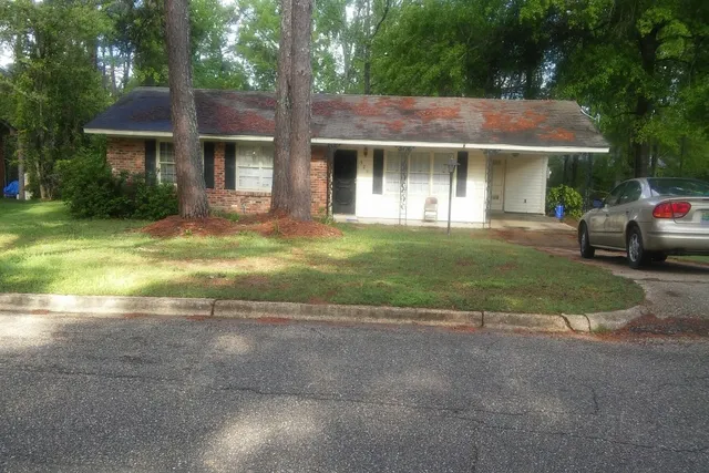 529 Dixie Dr, Selma, AL 36701