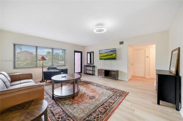 2 NW 47th St, Miami, FL 33127