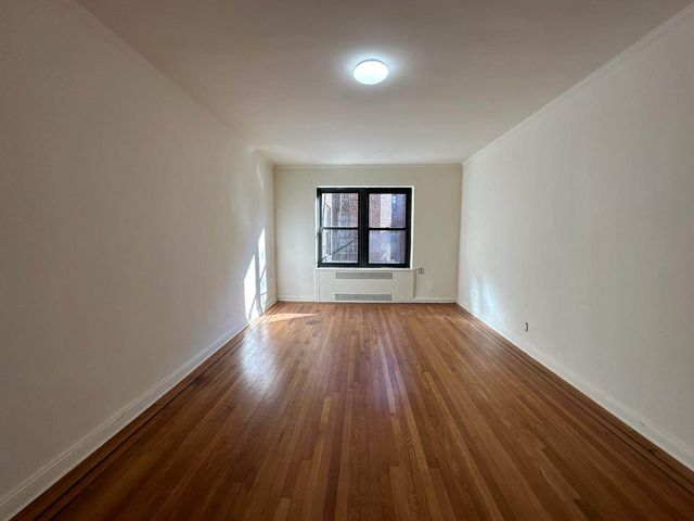 67-71 Yellowstone Blvd #2G, Forest Hills, NY 11375