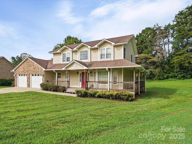 2360 Hounds Way, Hickory, NC 28601