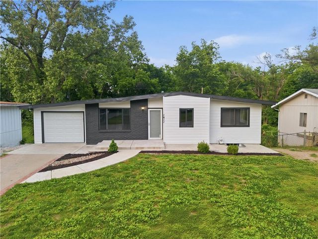 1411 N  75th Dr, Kansas City, KS 66112