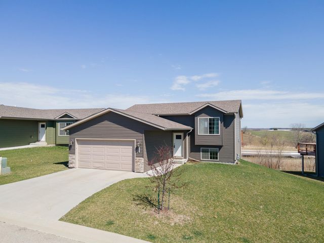 3927 Orchardview Ln NW, Rochester, MN 55901