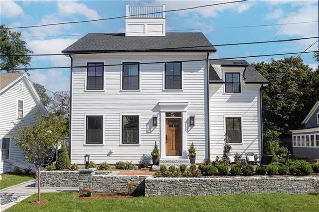 28 Castle St, East Greenwich, RI 02818