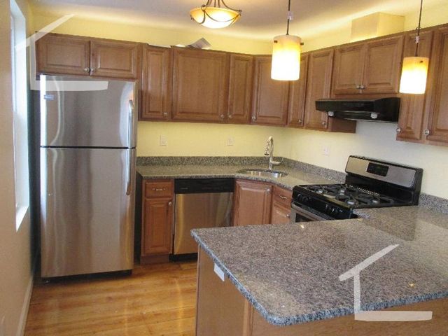 5 Smythe St #3C, Brookline, MA 02445